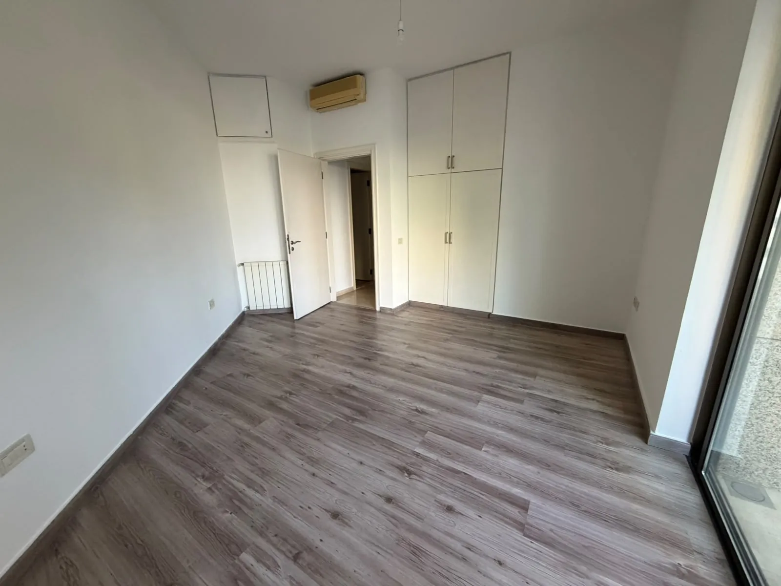 4-Bedroom Apartment For Rent in Achrafieh, Azarieh — الصورة 8