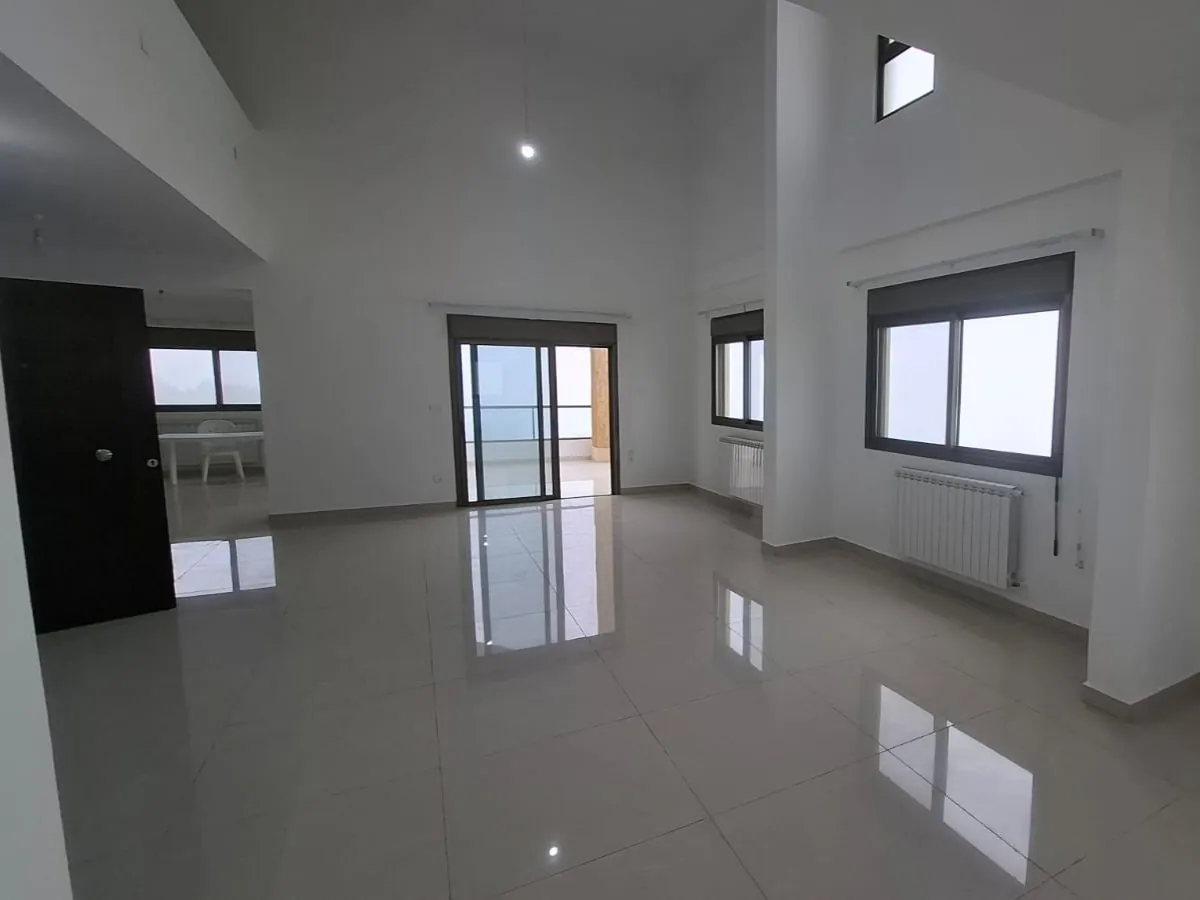Duplex With An Open View For Sale in Bikfaya, Zeghrine — الصورة 5