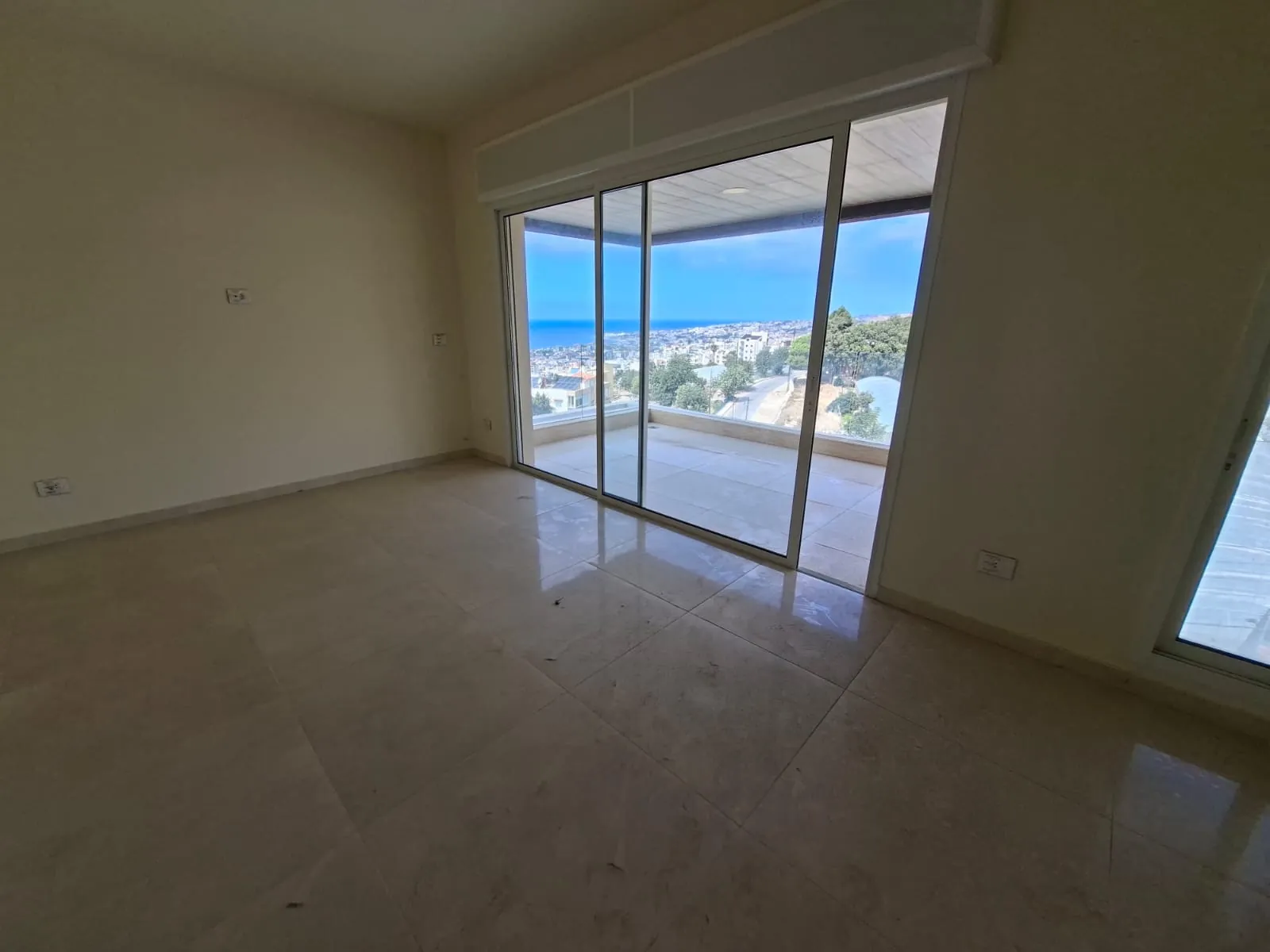 Duplex With Panoramic Sea View For Sale in Blat, Jbeil — الصورة 2