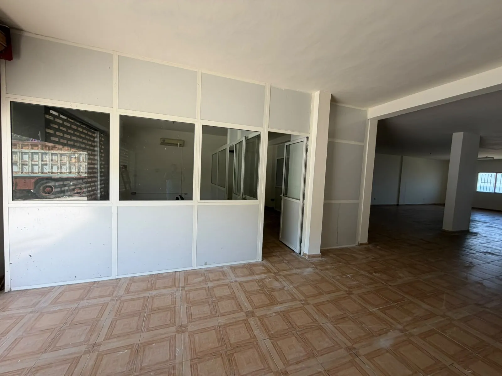 250 SQM Showroom For Rent in Kfar Aabida, Batroun — الصورة 3
