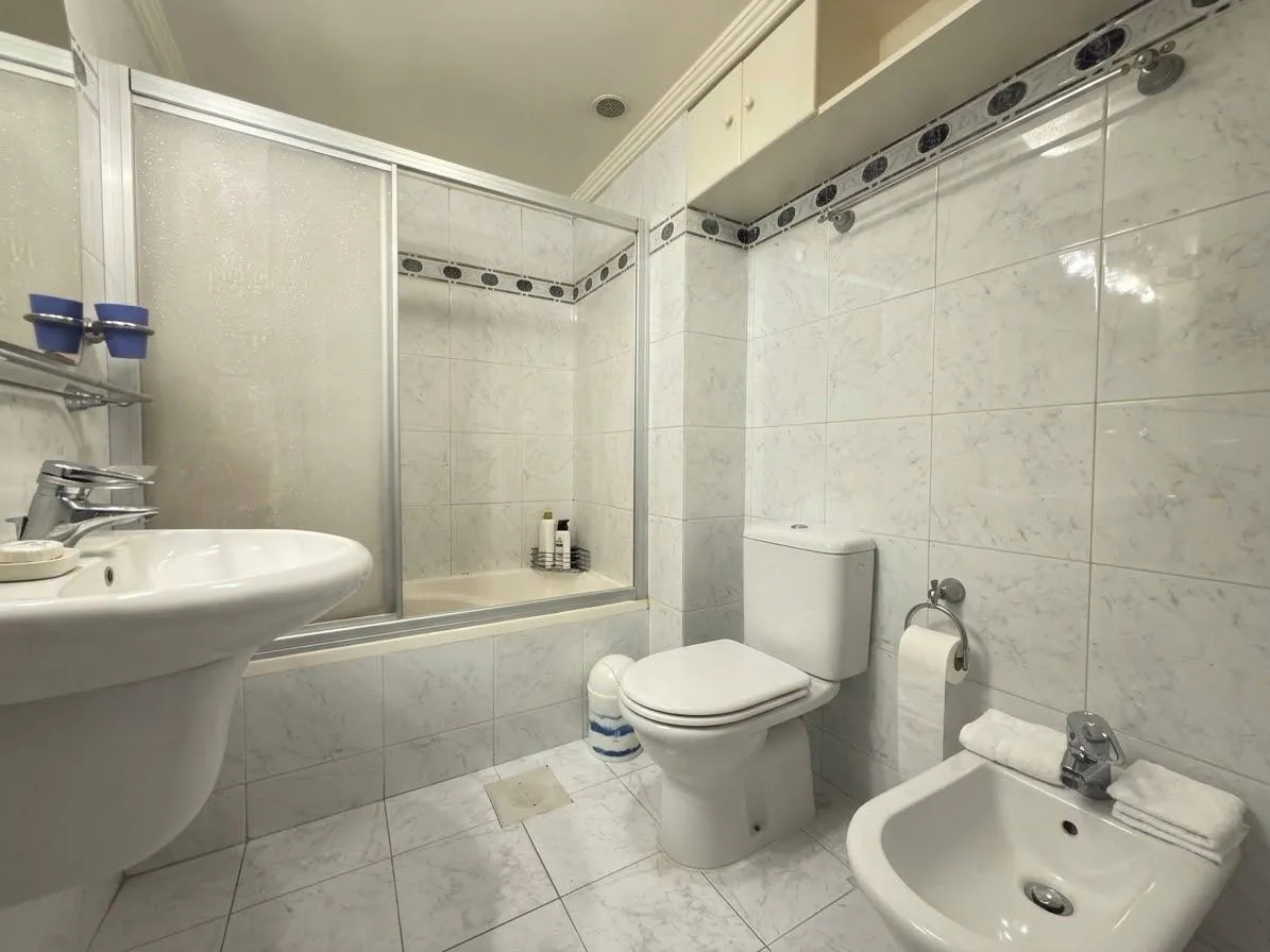 Bright & Spacious Apartment For Rent in Achrafieh, Rizk — الصورة 10