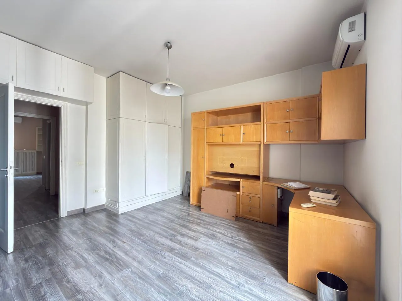 Bright & Spacious Apartment For Rent in Achrafieh, Rizk — الصورة 6