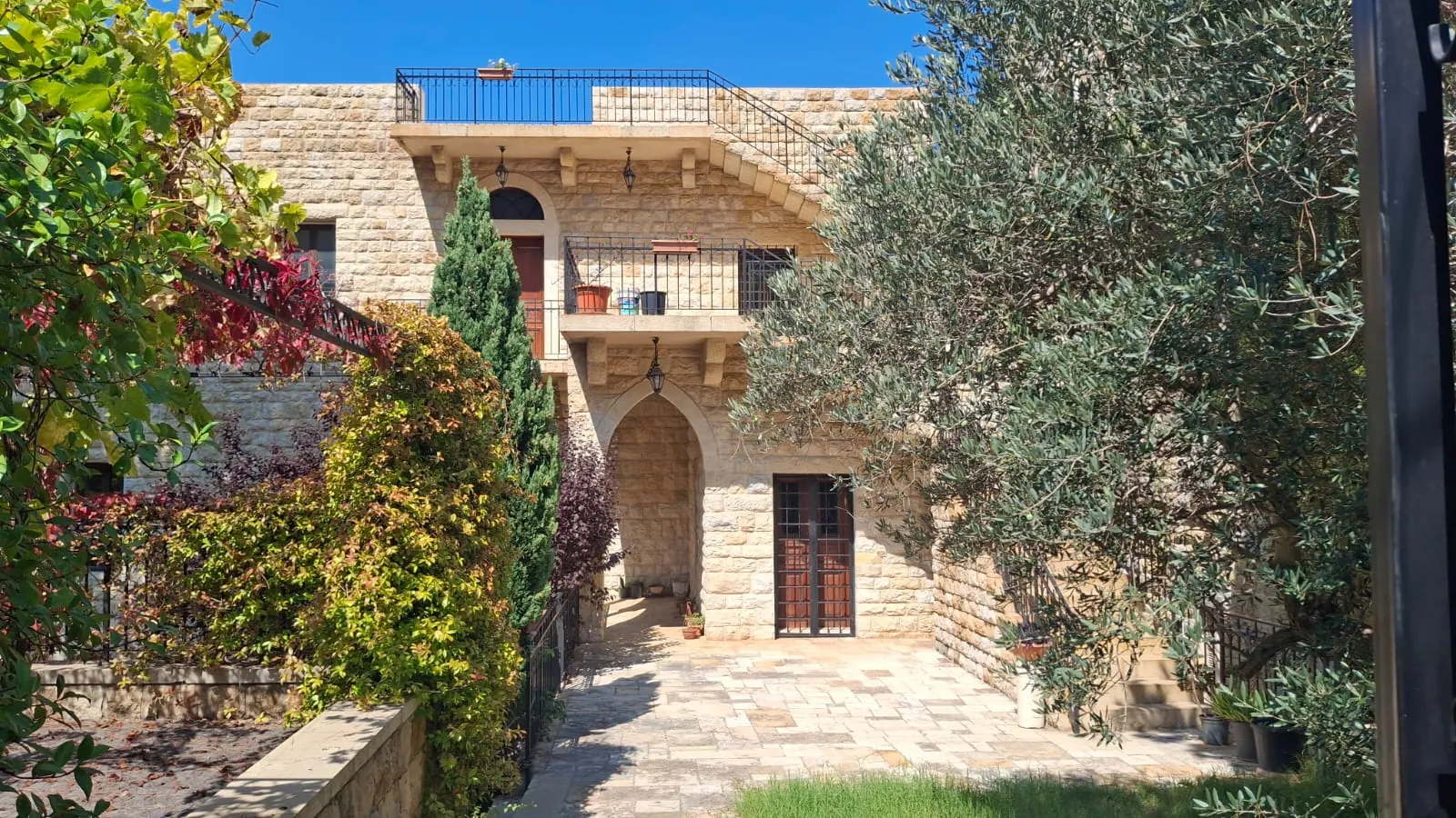 Amazing Villa with Terraces and Sea View in Bmekine, Aley