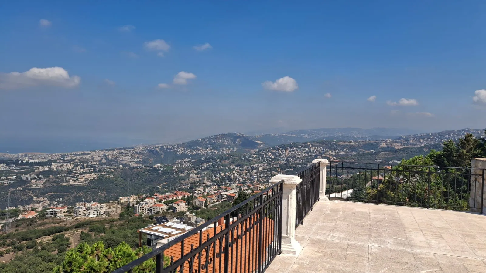 Amazing Villa with Terraces and Sea View in Bmekine, Aley — الصورة 8