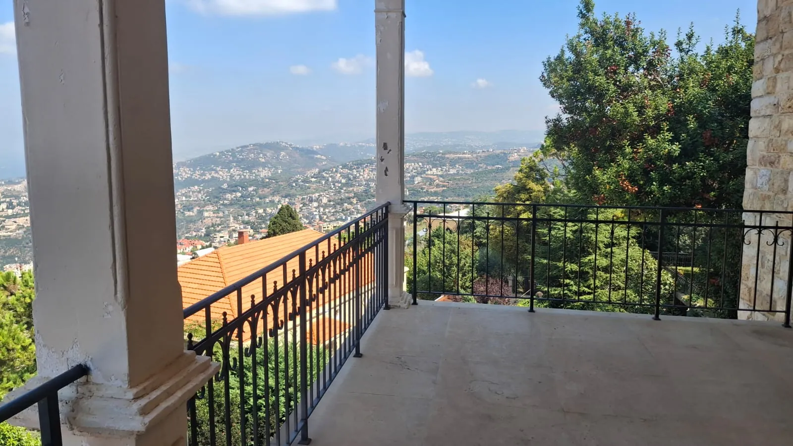 Amazing Villa with Terraces and Sea View in Bmekine, Aley — الصورة 9