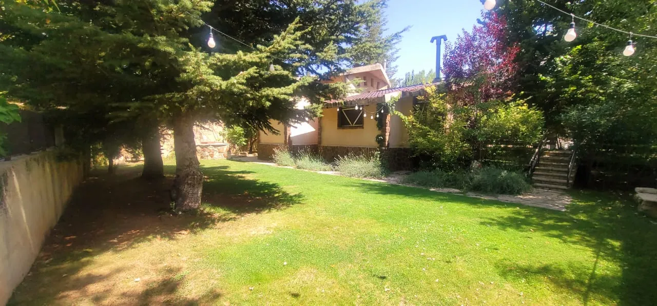 Stand-Alone Chalet With Garden For Sale in Tilal Al Assal, Ouyoun Al Simen — الصورة 2