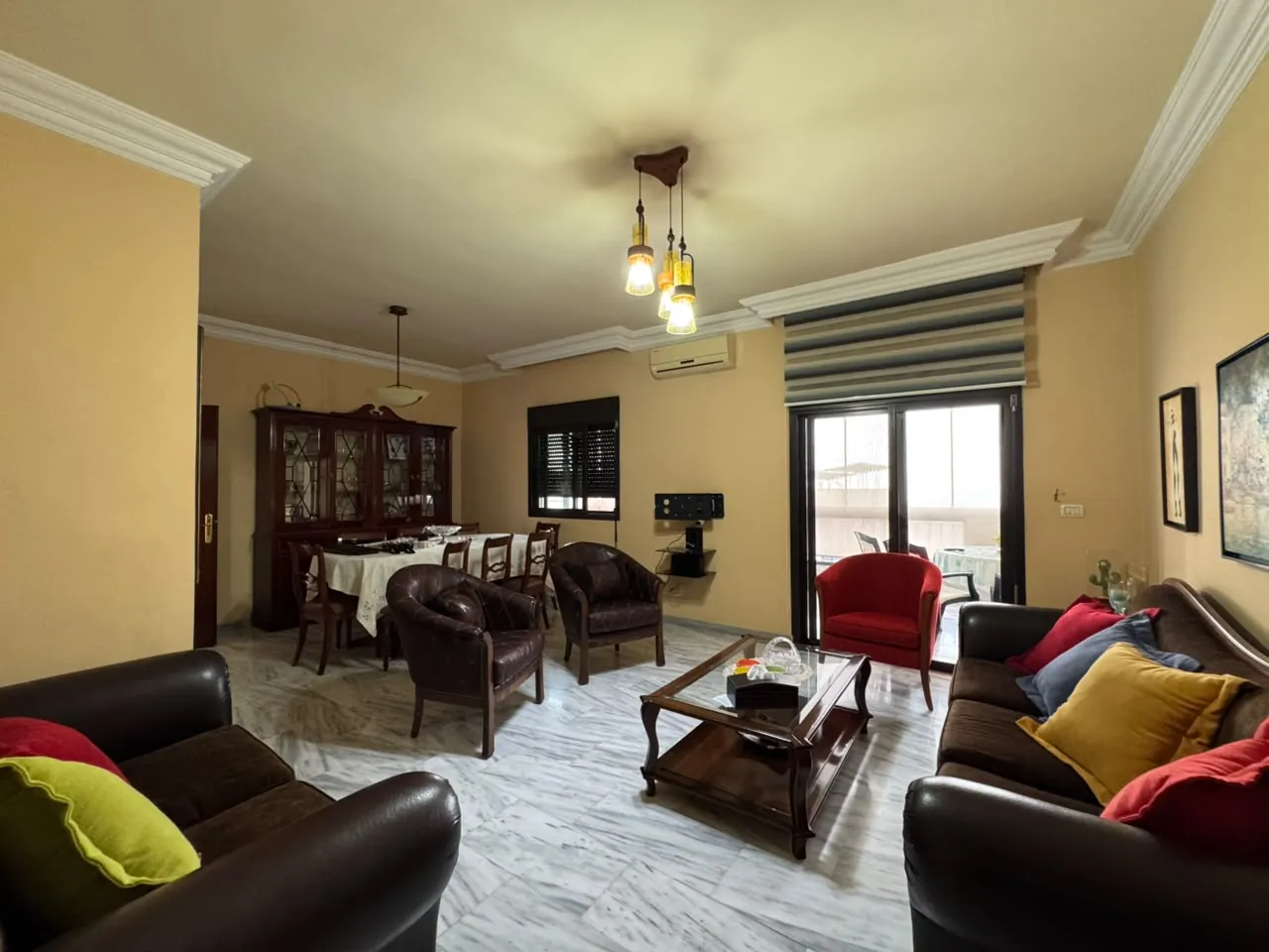 Fully Decorated & Furnished Apartment For Rent in Mansourieh — الصورة 2