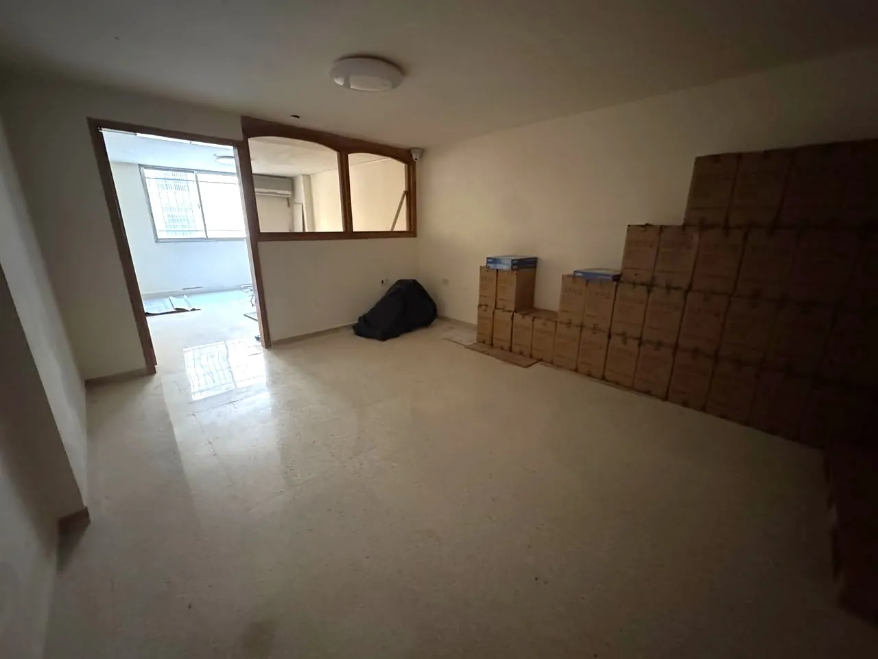 Spacious Office For Rent in Mar Elias, Beirut — الصورة 4