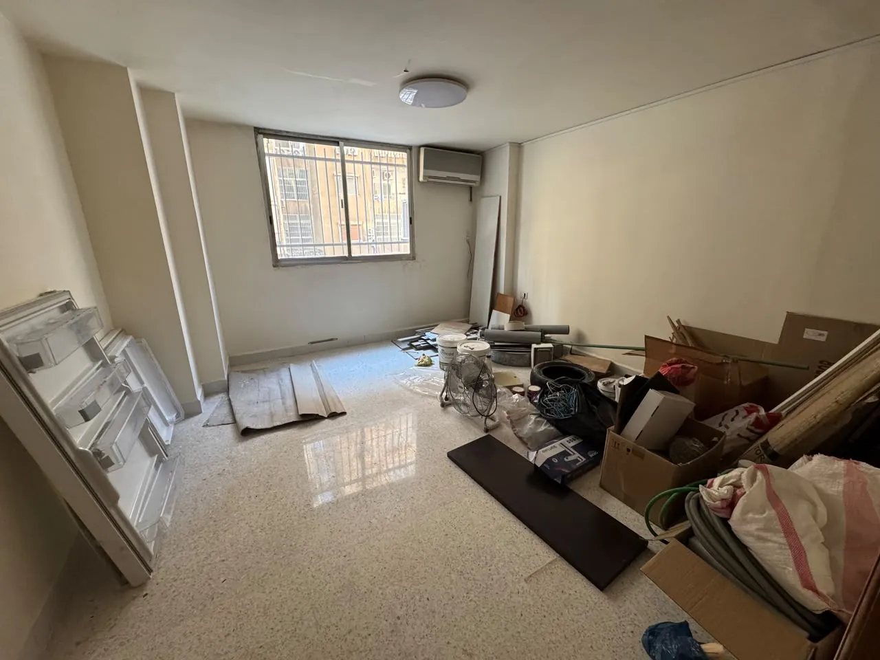 Spacious Office For Rent in Mar Elias, Beirut — الصورة 6