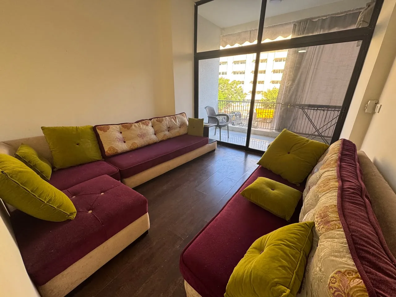 2-Bedroom Apartment For Rent in Caracas, Ras Beirut — الصورة 3