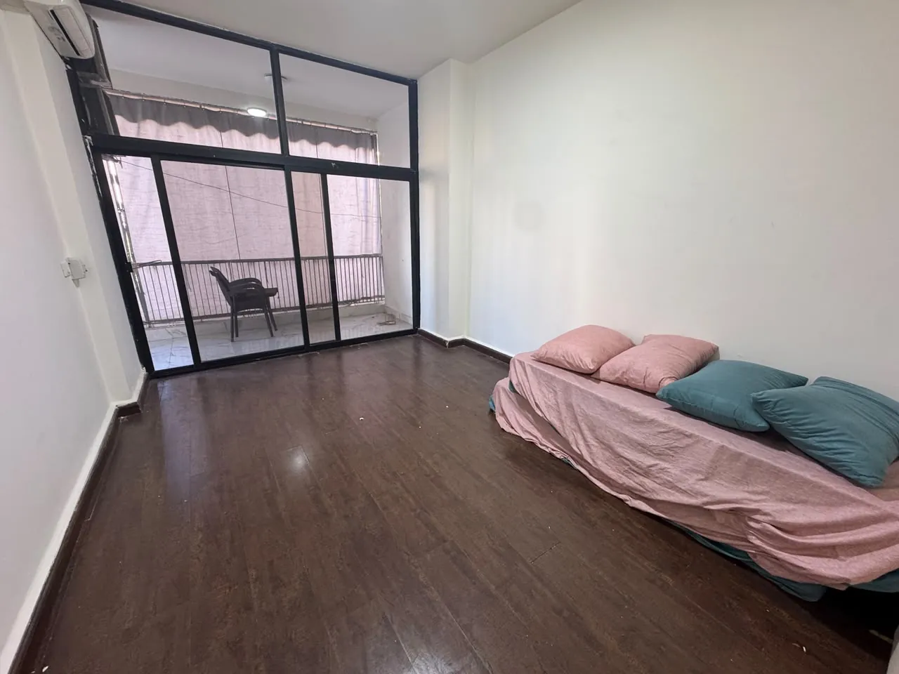2-Bedroom Apartment For Rent in Caracas, Ras Beirut — الصورة 5
