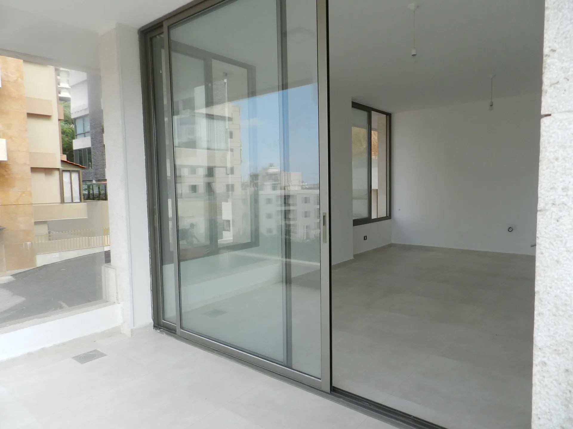 One-Bedroom Apartment for Sale in Haret Sakher — الصورة 4