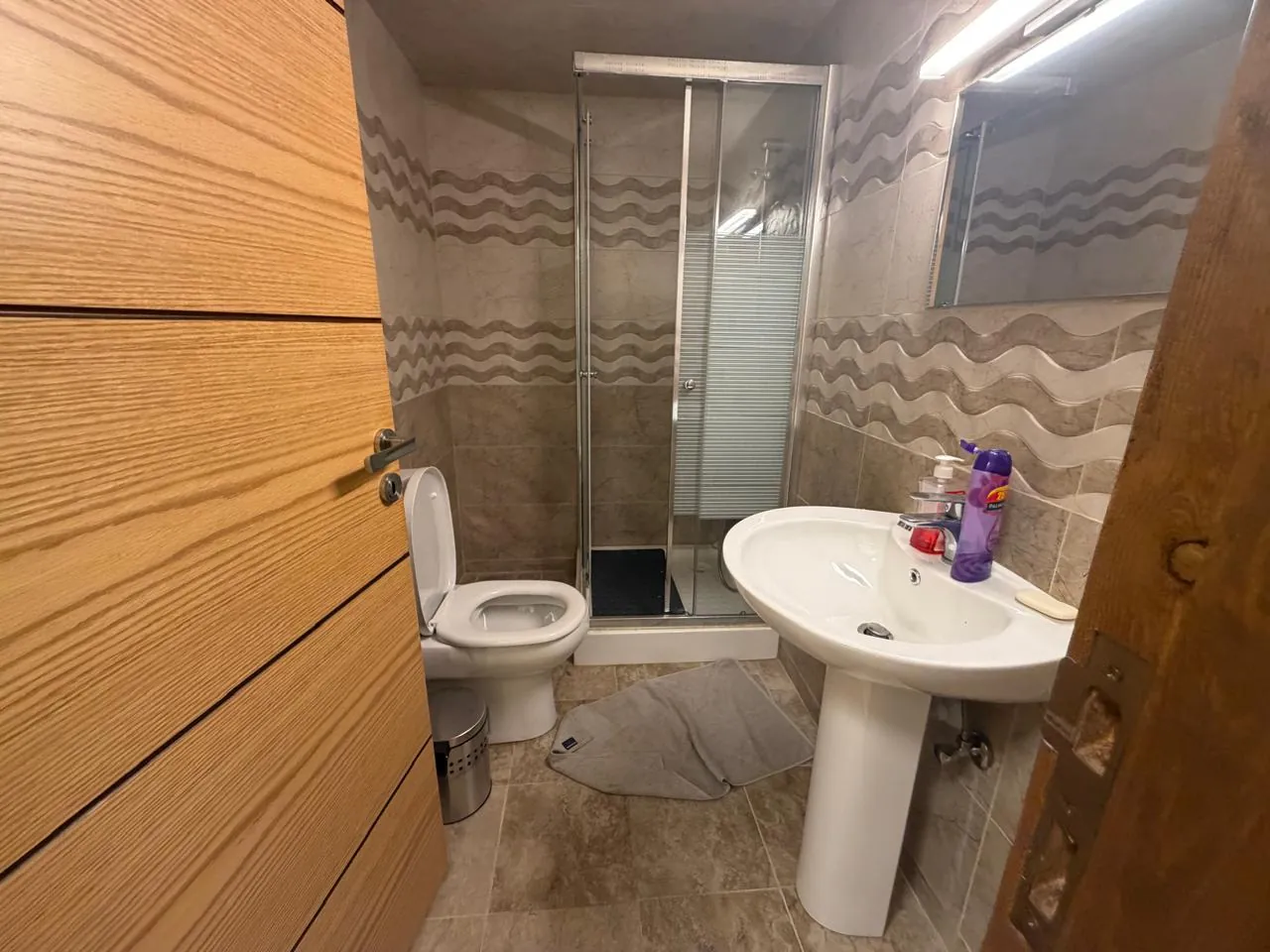 Brand New Furnished 3-Bedroom Apartment with sea view For Rent in Batroun — الصورة 6