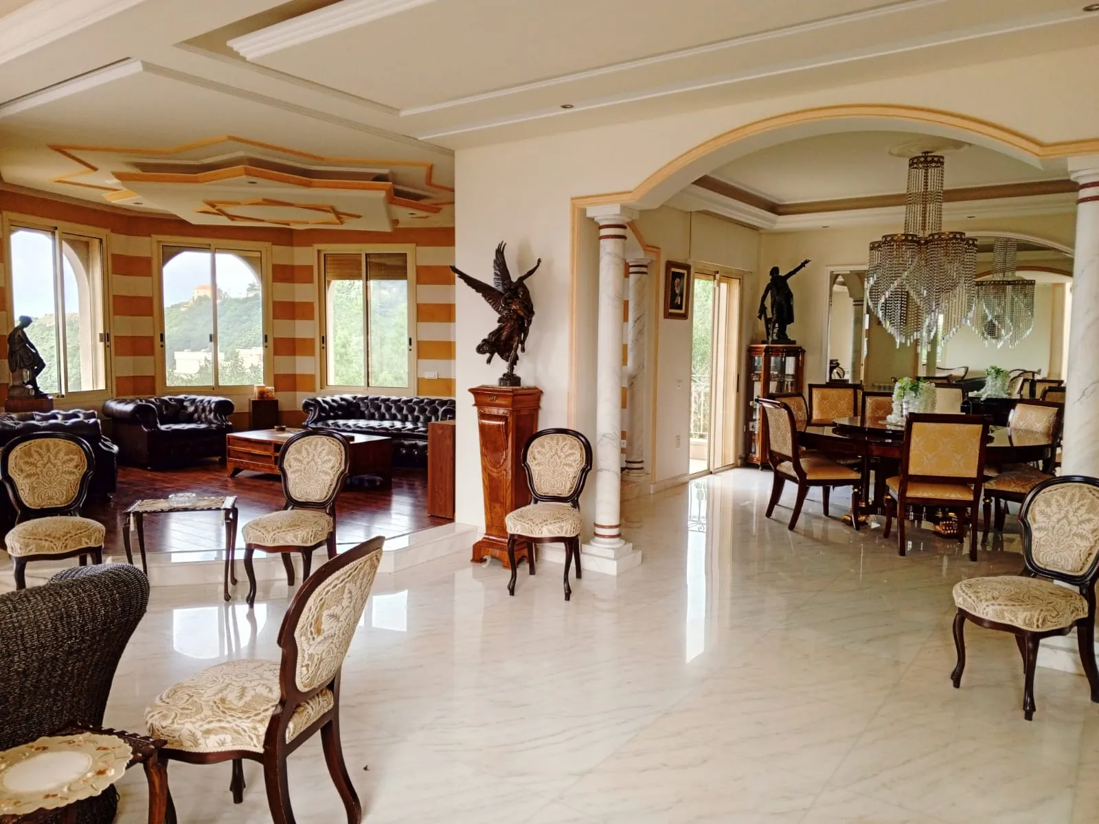 Villa Furnished With Garden & Unlockable View For Sale in Kfour — الصورة 2