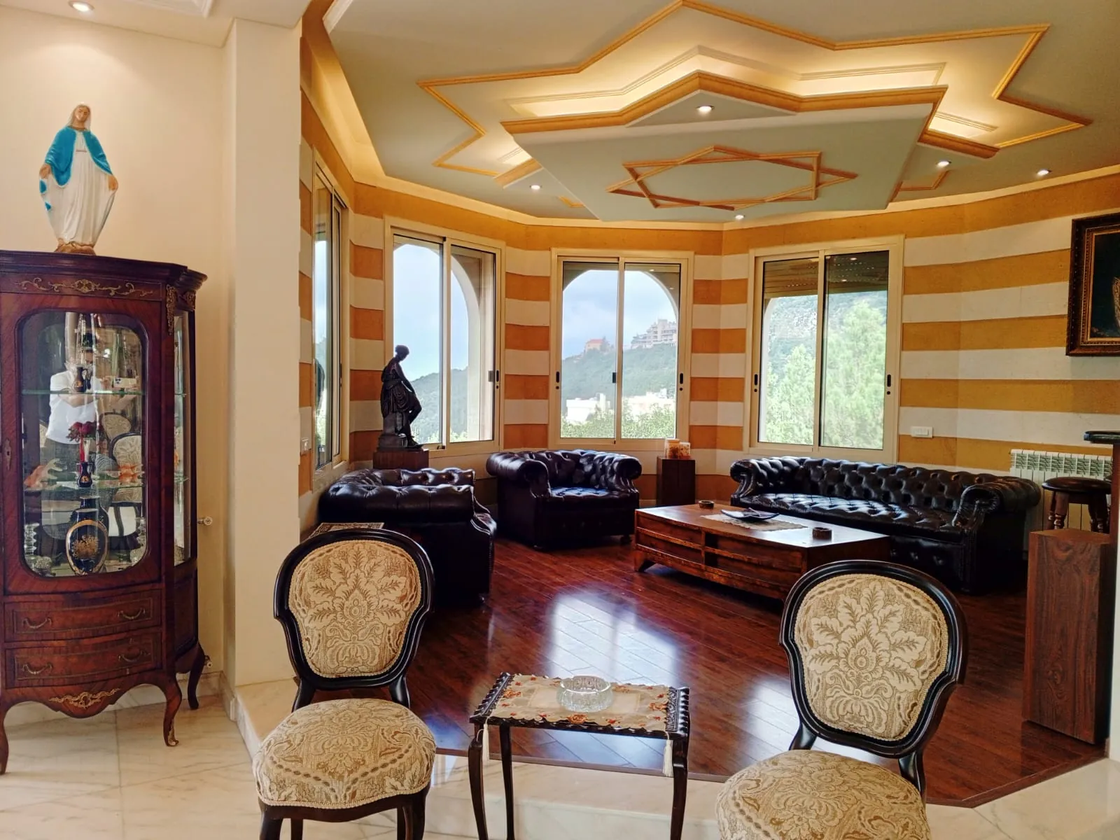 Villa Furnished With Garden & Unlockable View For Sale in Kfour — الصورة 3