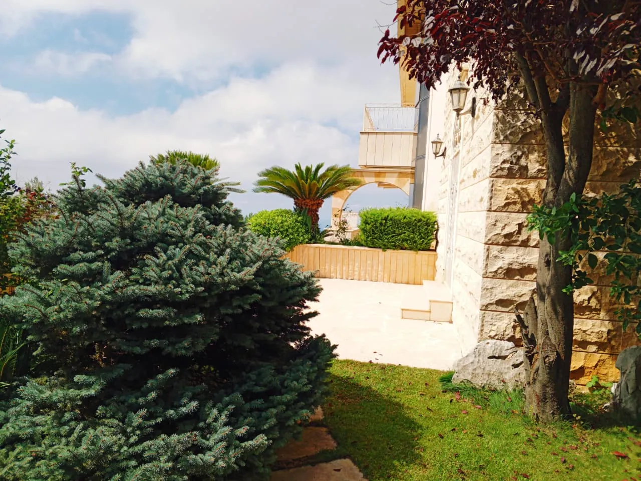 Villa Furnished With Garden & Unlockable View For Sale in Kfour — الصورة 9