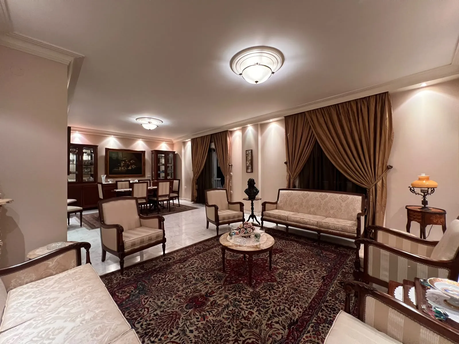 Fully Furnished Apartment For Sale in Furn El Chebbak — الصورة 2