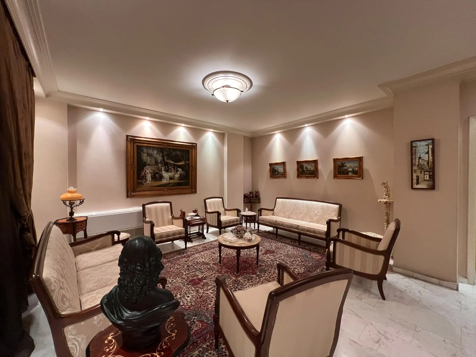 Fully Furnished Apartment For Sale in Furn El Chebbak — الصورة 4