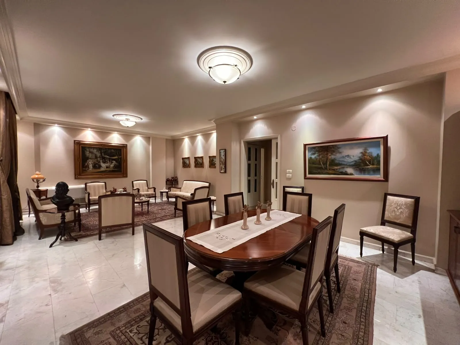 Fully Furnished Apartment For Sale in Furn El Chebbak — الصورة 5