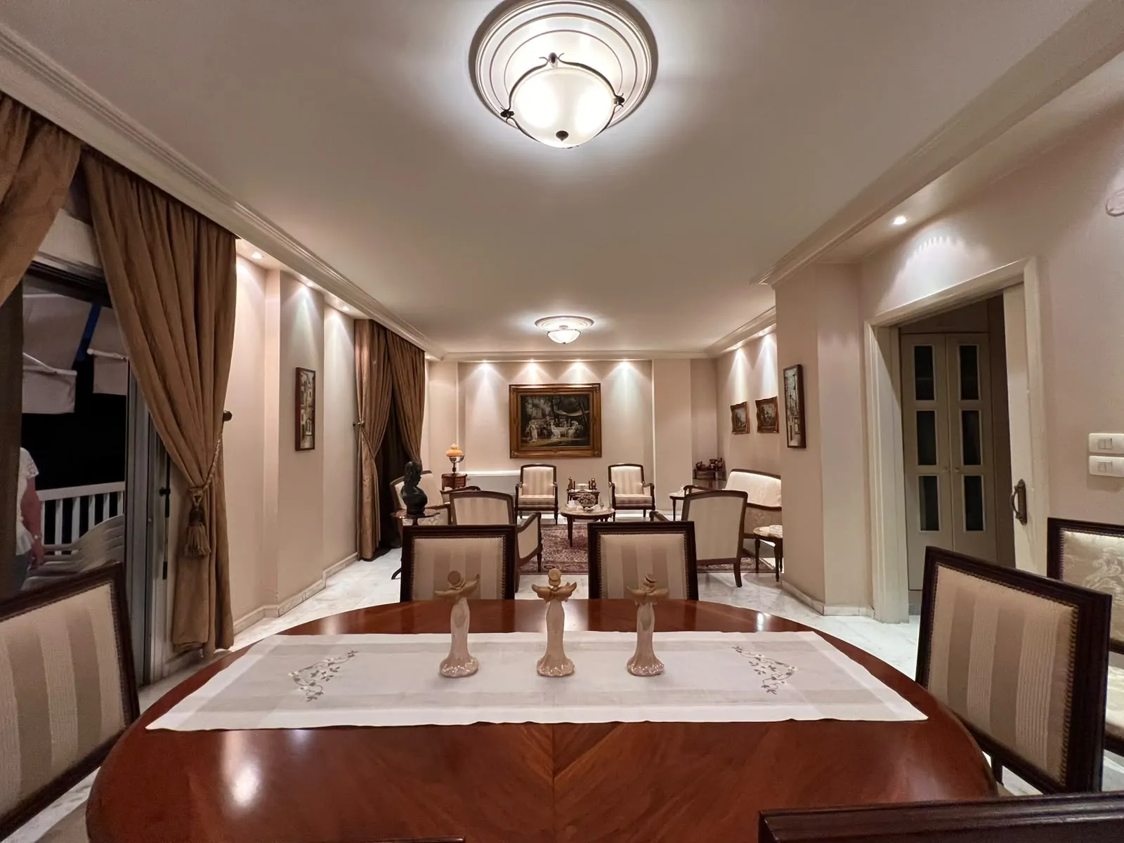 Fully Furnished Apartment For Sale in Furn El Chebbak — الصورة 6