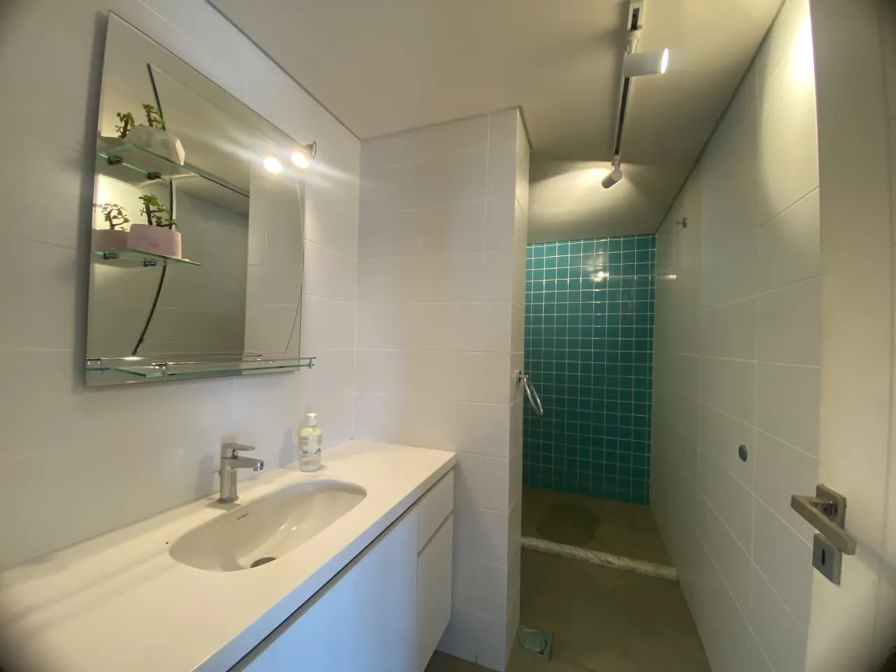 Roof Studio with Terrace Mountain & Sea View For Rent in Bahsa, Batroun — الصورة 10