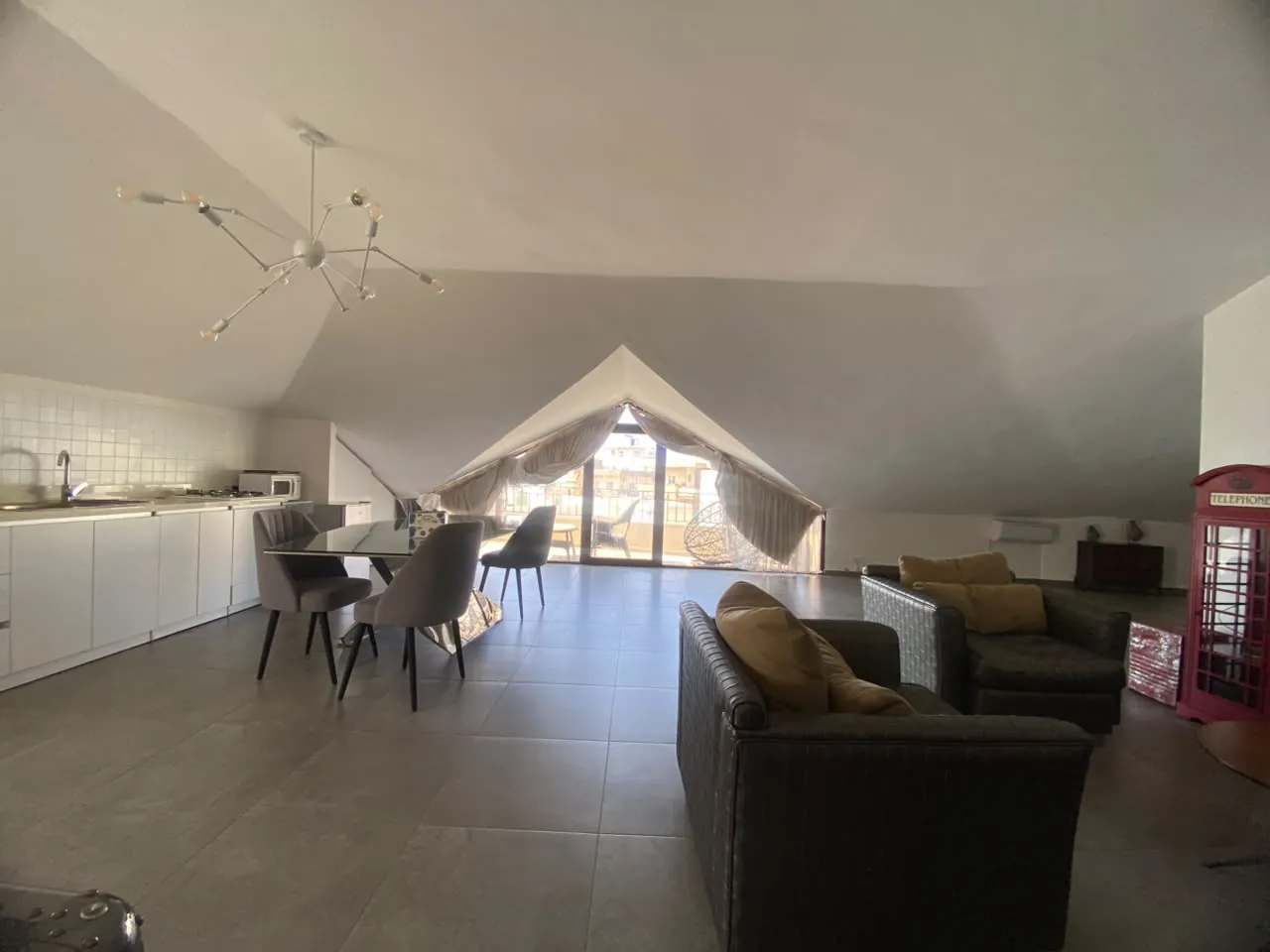Roof Studio with Terrace Mountain & Sea View For Rent in Bahsa, Batroun — الصورة 3