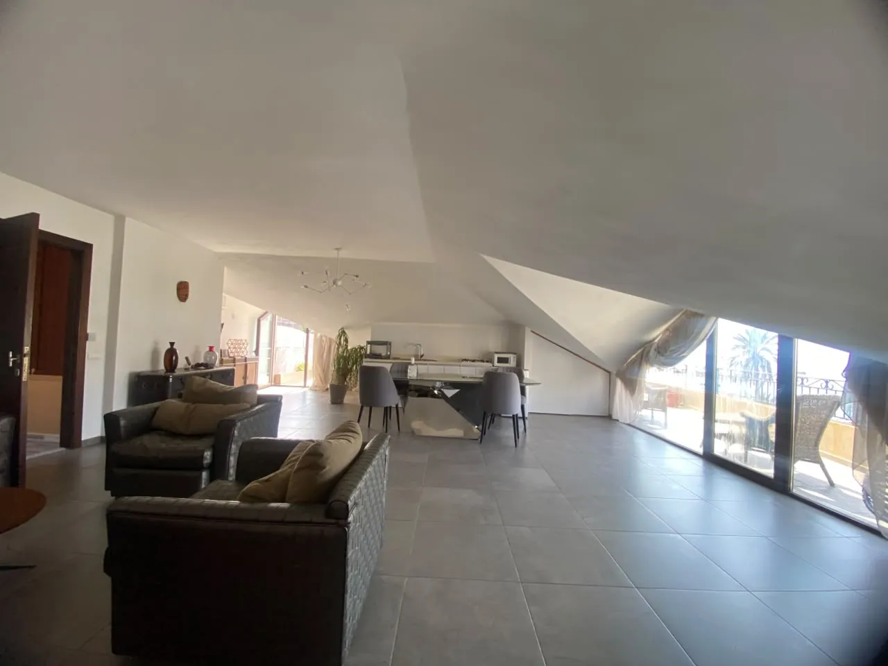 Roof Studio with Terrace Mountain & Sea View For Rent in Bahsa, Batroun — الصورة 7