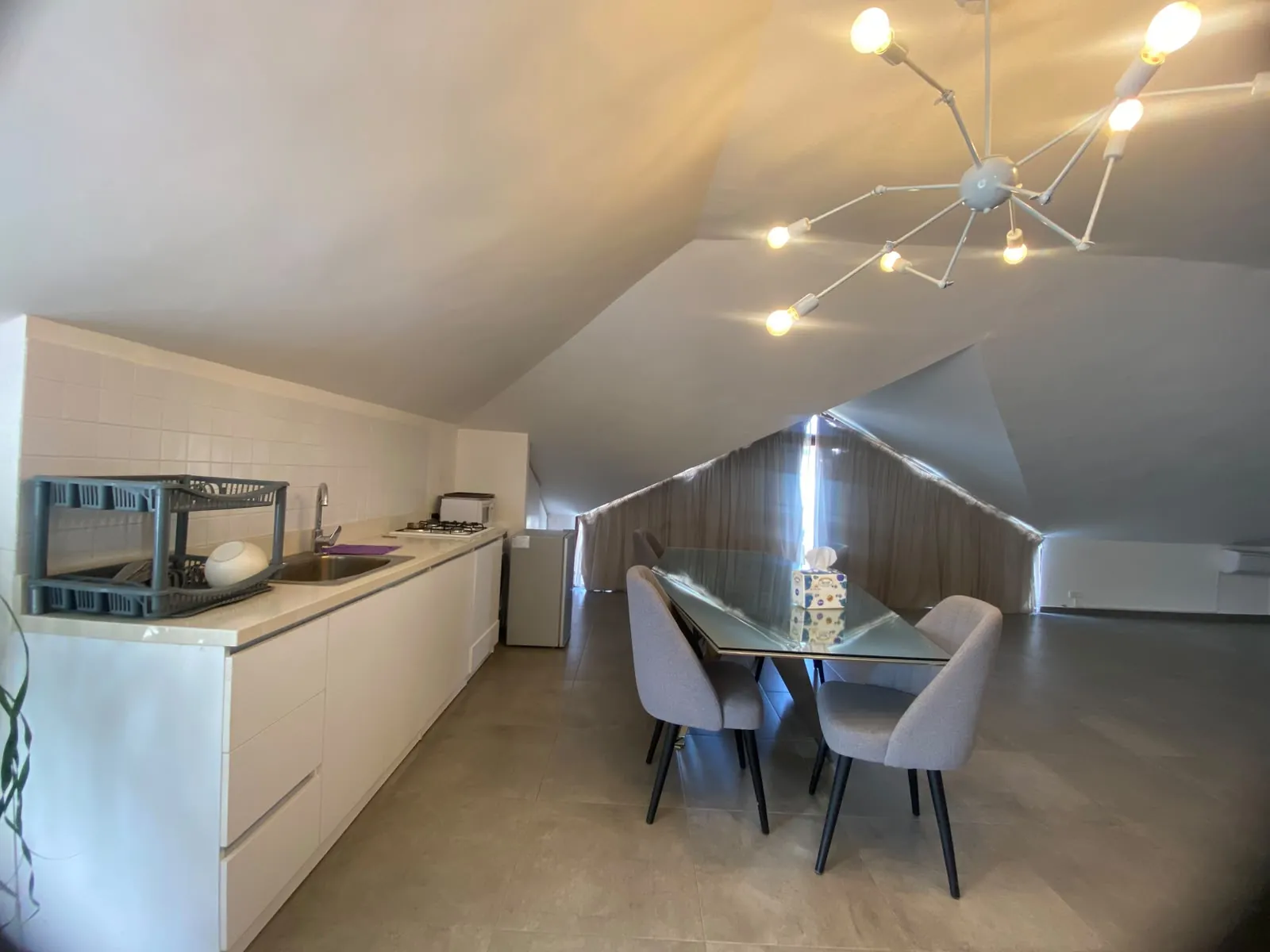 Roof Studio with Terrace Mountain & Sea View For Rent in Bahsa, Batroun — الصورة 8