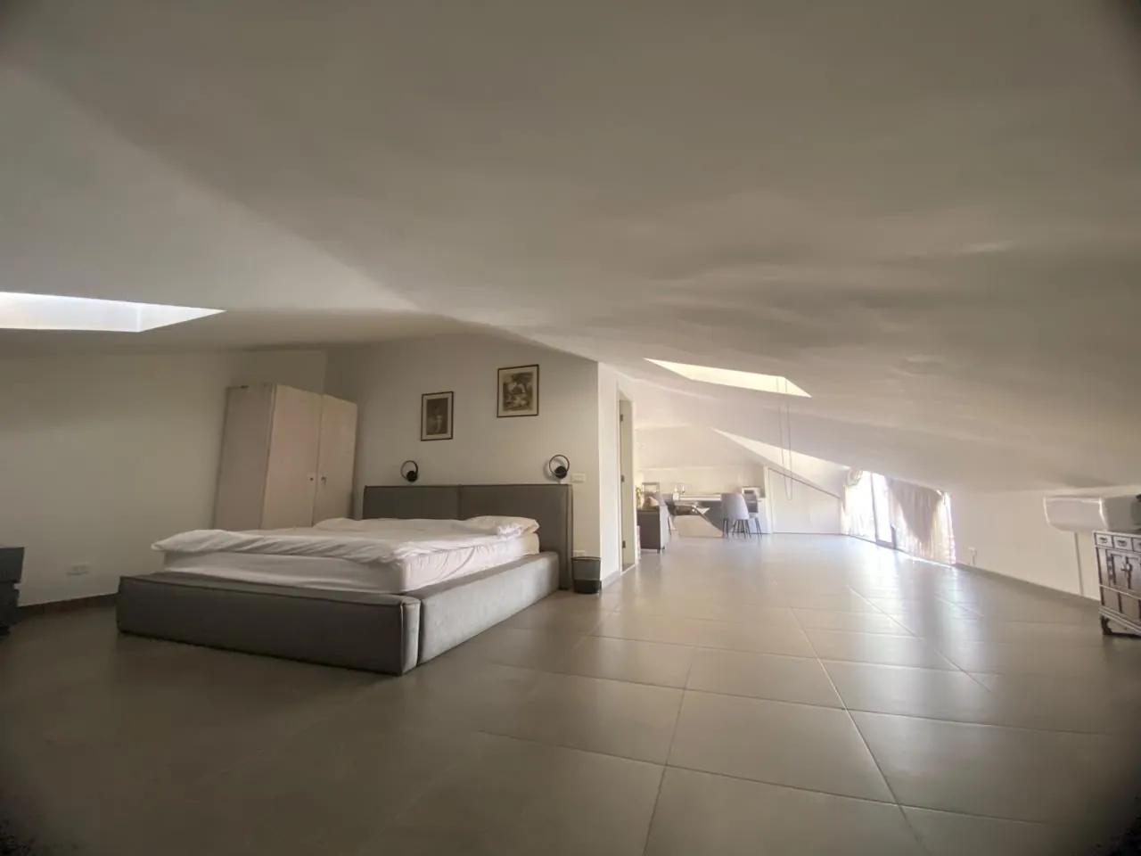Roof Studio with Terrace Mountain & Sea View For Rent in Bahsa, Batroun — الصورة 9