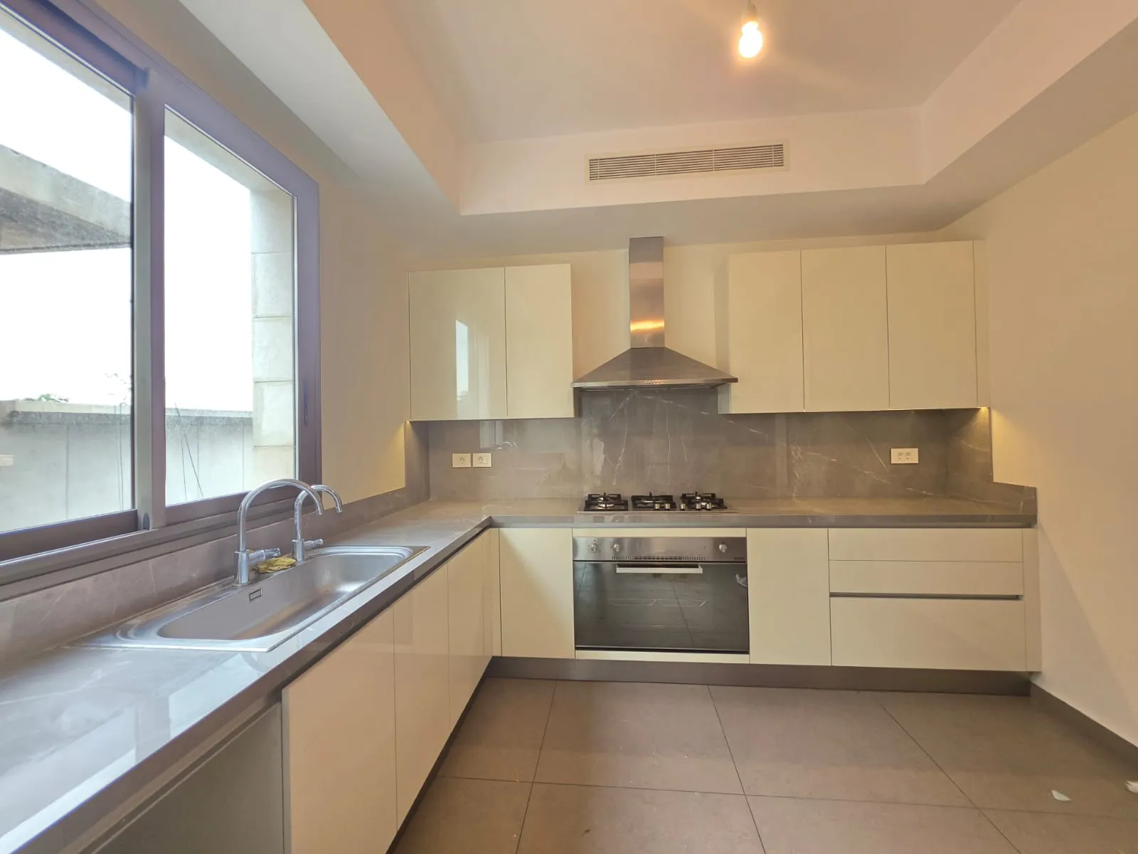 Beautiful Apartment For Rent in Mar Takla, Hazmieh — الصورة 3