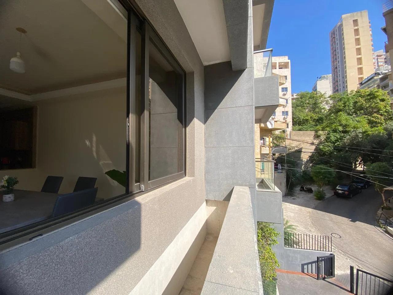 Furnished Apartment in Brand New Building For Rent in Achrafieh, Hotel Dieu — الصورة 10