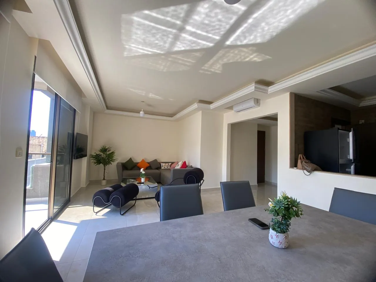 Furnished Apartment in Brand New Building For Rent in Achrafieh, Hotel Dieu — الصورة 2