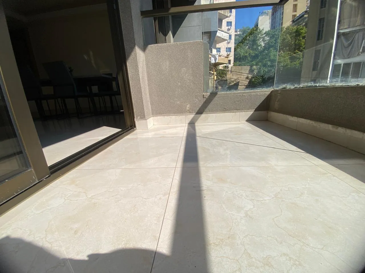 Furnished Apartment in Brand New Building For Rent in Achrafieh, Hotel Dieu — الصورة 4