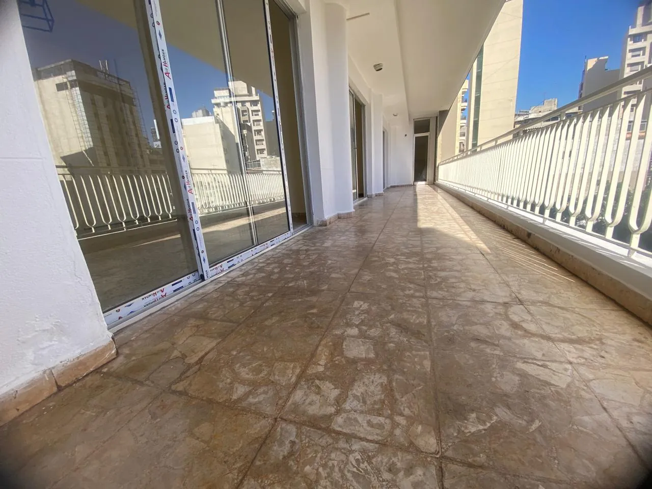 4-Bedroom Apartment For Rent in Hamra, Ras Beirut — الصورة 2