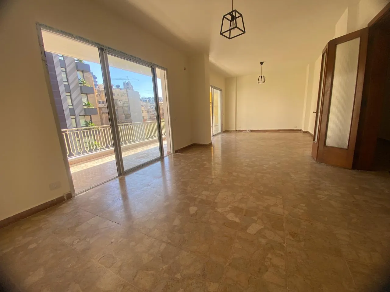 4-Bedroom Apartment For Rent in Hamra, Ras Beirut — الصورة 3