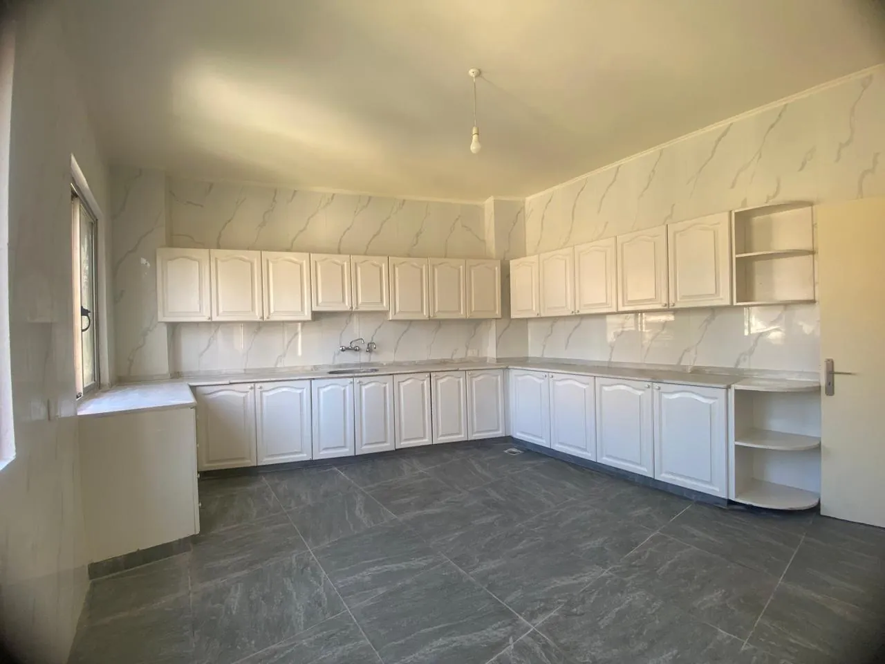 4-Bedroom Apartment For Rent in Hamra, Ras Beirut — الصورة 8