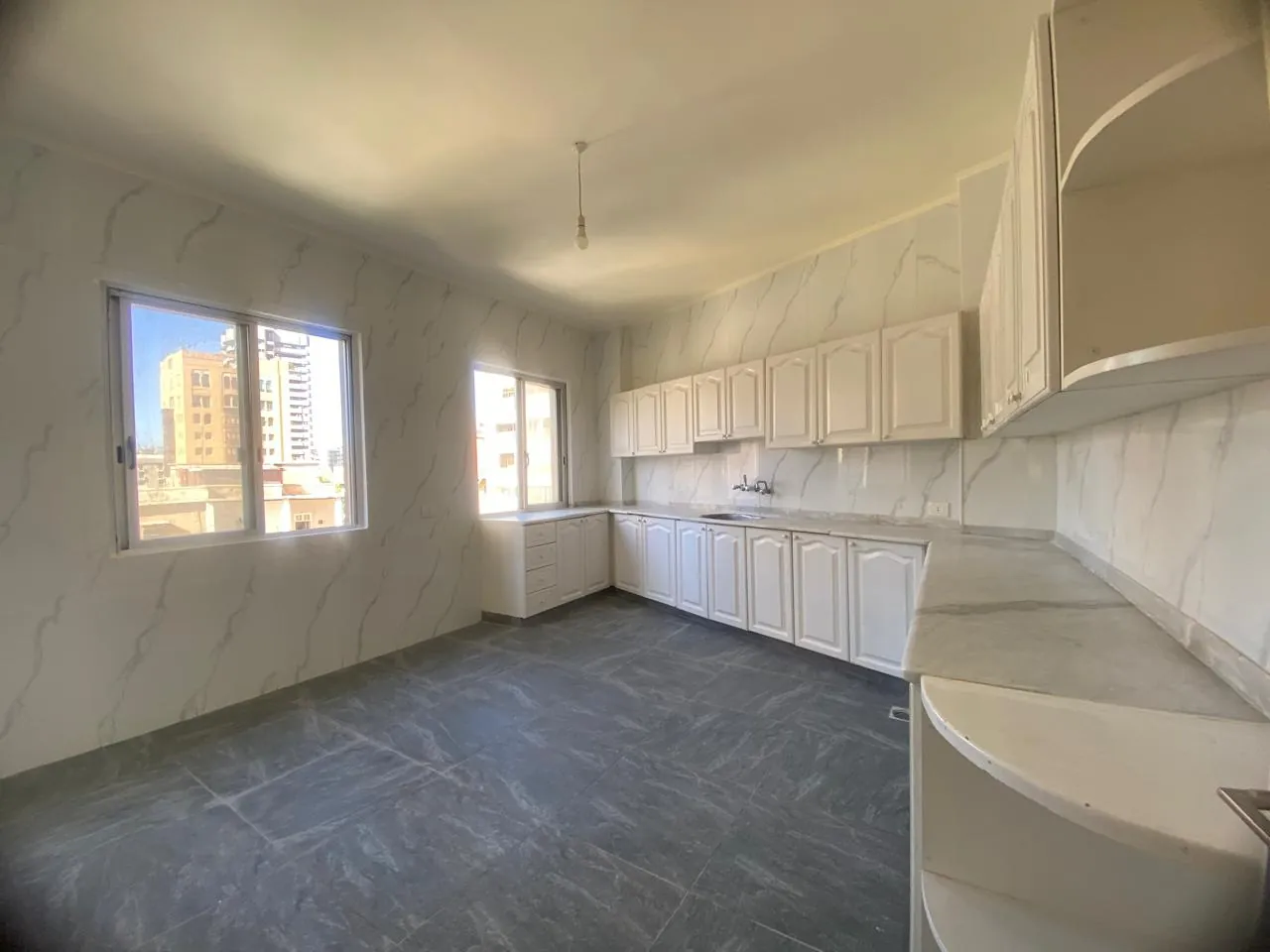 4-Bedroom Apartment For Rent in Hamra, Ras Beirut — الصورة 9