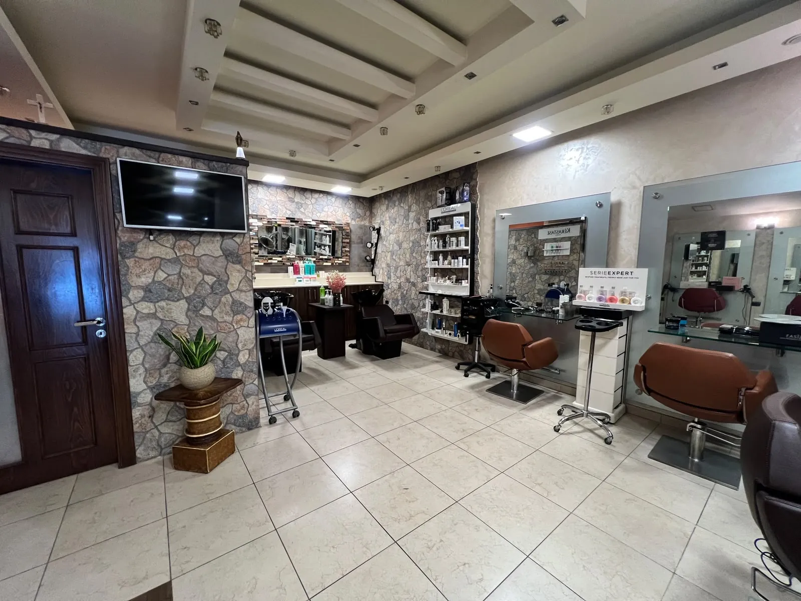 100 SQM Shop For Rent in Great Location in Hadath