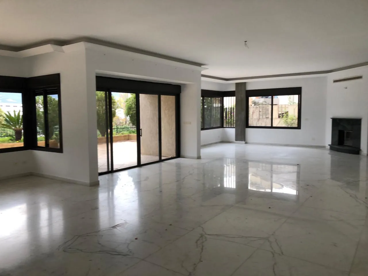 Apartment With Terrace & Sea View For Rent in Adma