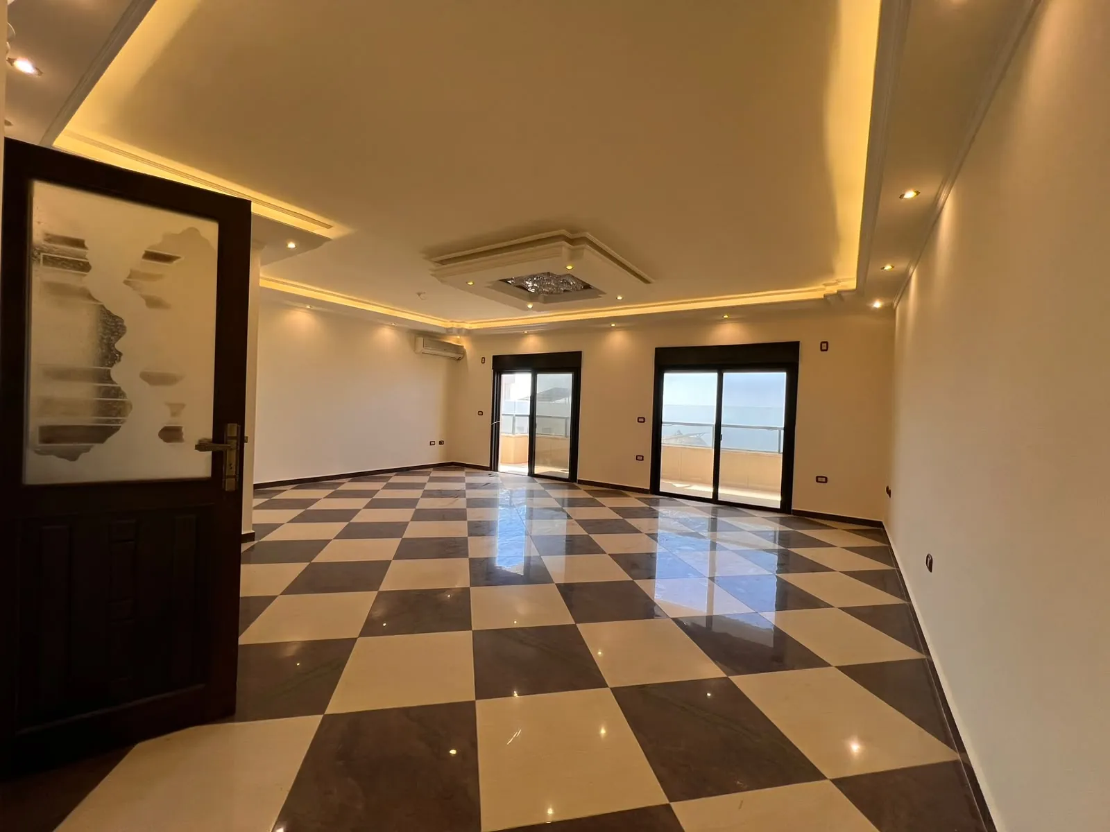 Spacious Apartment In A Prime Location For Rent in Sibline, Eqlim El Kharroub — الصورة 2