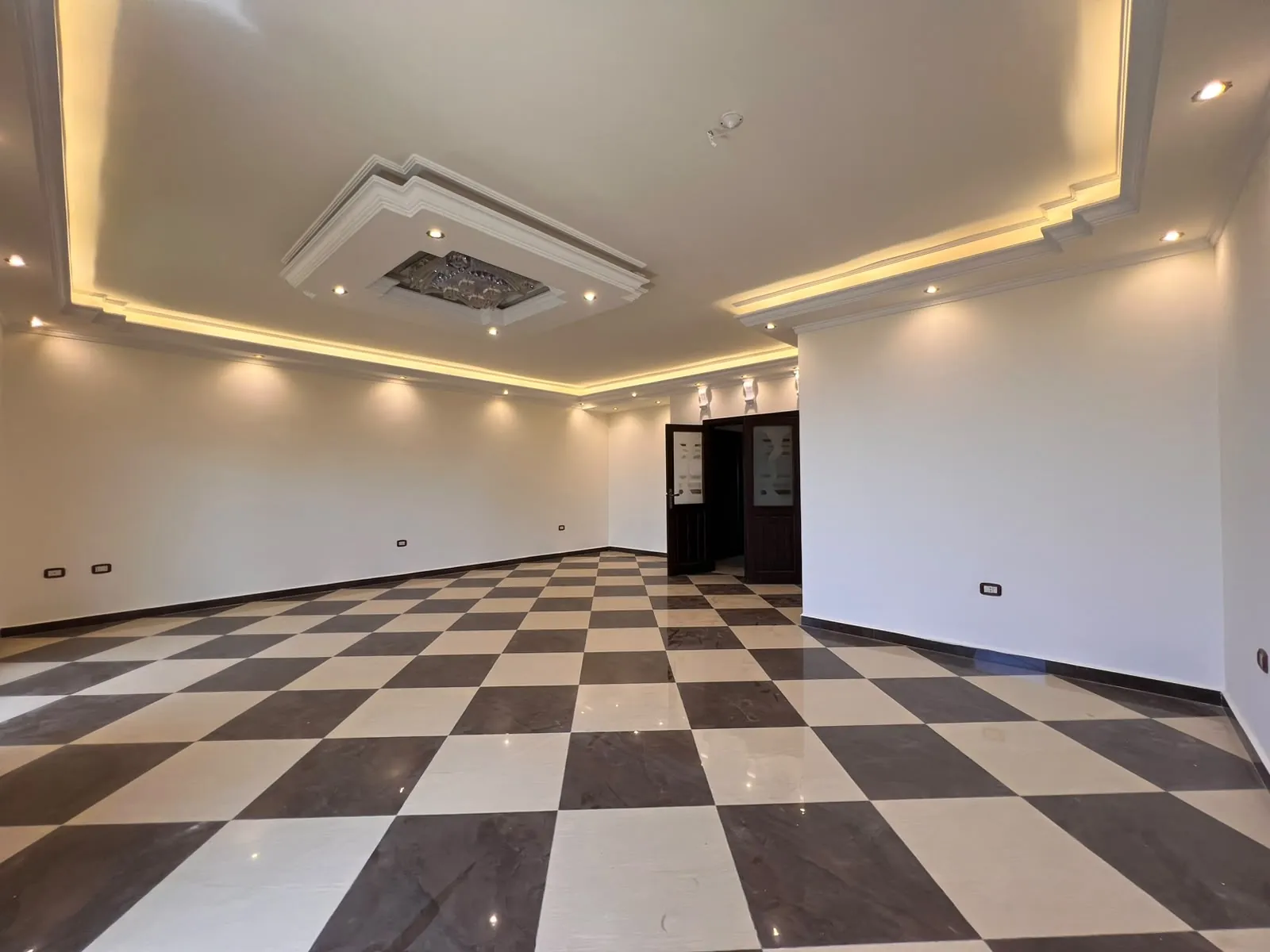 Spacious Apartment In A Prime Location For Rent in Sibline, Eqlim El Kharroub — الصورة 5