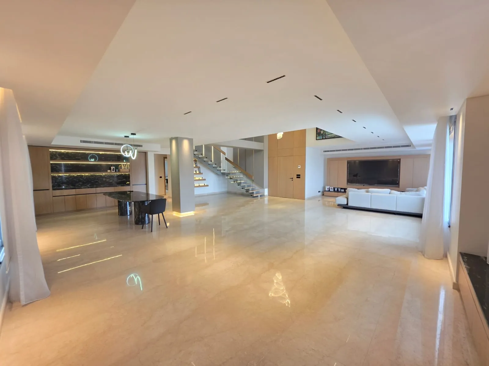 Luxurious Duplex With Great View For Sale in Louaize, Baabda — الصورة 4