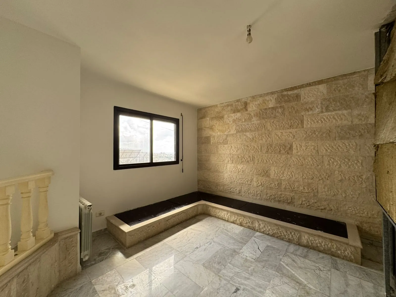 Unique Duplex with Terraces For Sale in Mansourieh — الصورة 4