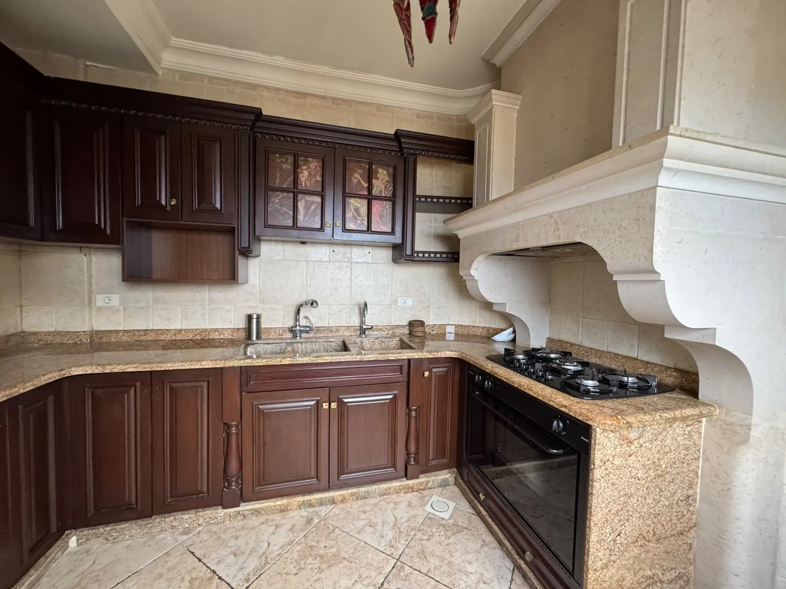 Unique Duplex with Terraces For Sale in Mansourieh — الصورة 5