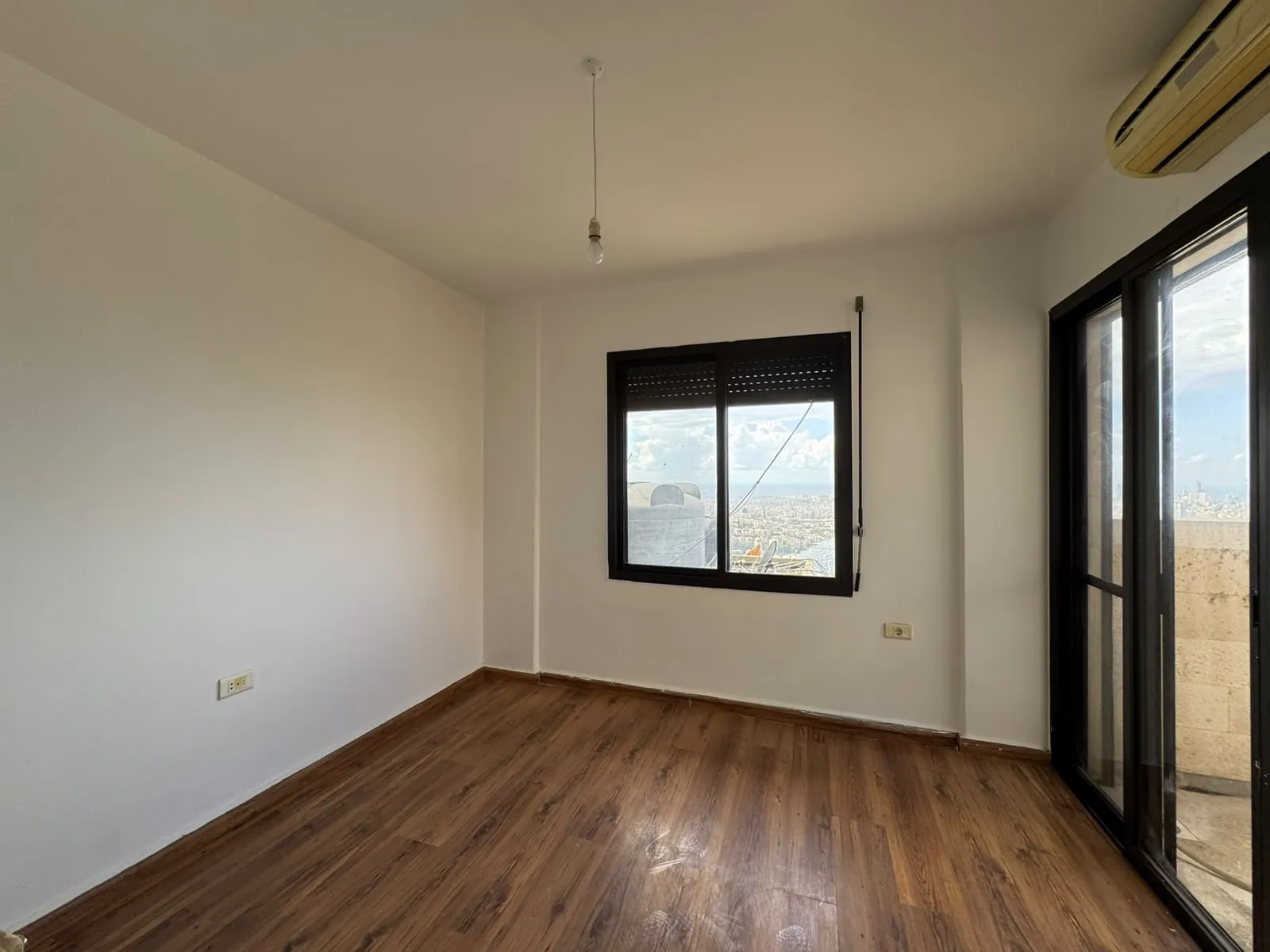 Unique Duplex with Terraces For Sale in Mansourieh — الصورة 7