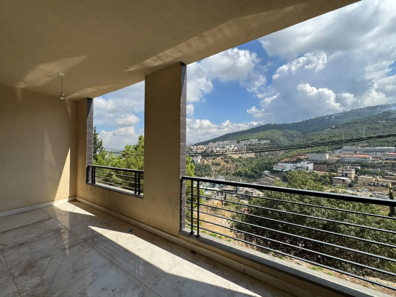3-Bedroom Apartment with Open Mountain View For Sale in Fanar — الصورة 2