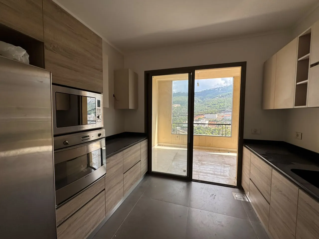 3-Bedroom Apartment with Open Mountain View For Sale in Fanar — الصورة 3