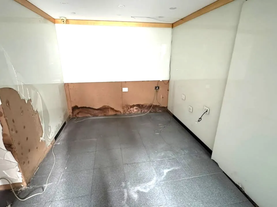 Commercial Space For Rent in Hamra, Ras Beirut — الصورة 10