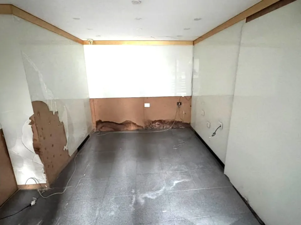 Commercial Space For Rent in Hamra, Ras Beirut — الصورة 9