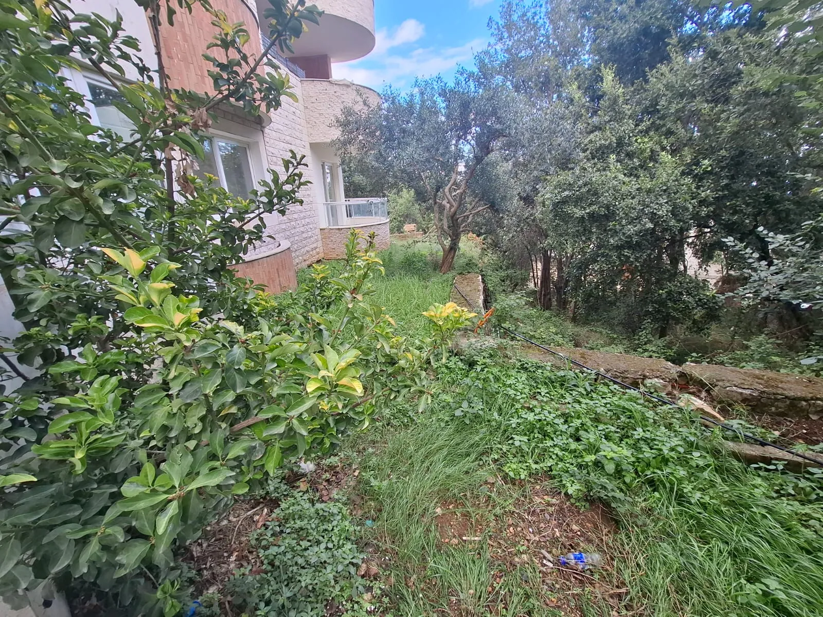 3-Bedroom Unfurnished Apartment With Garden For Sale in Ghazir — الصورة 3